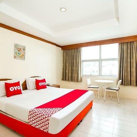 Oyo 320 Regent 2002 Guest House Phuket Exteriör bild
