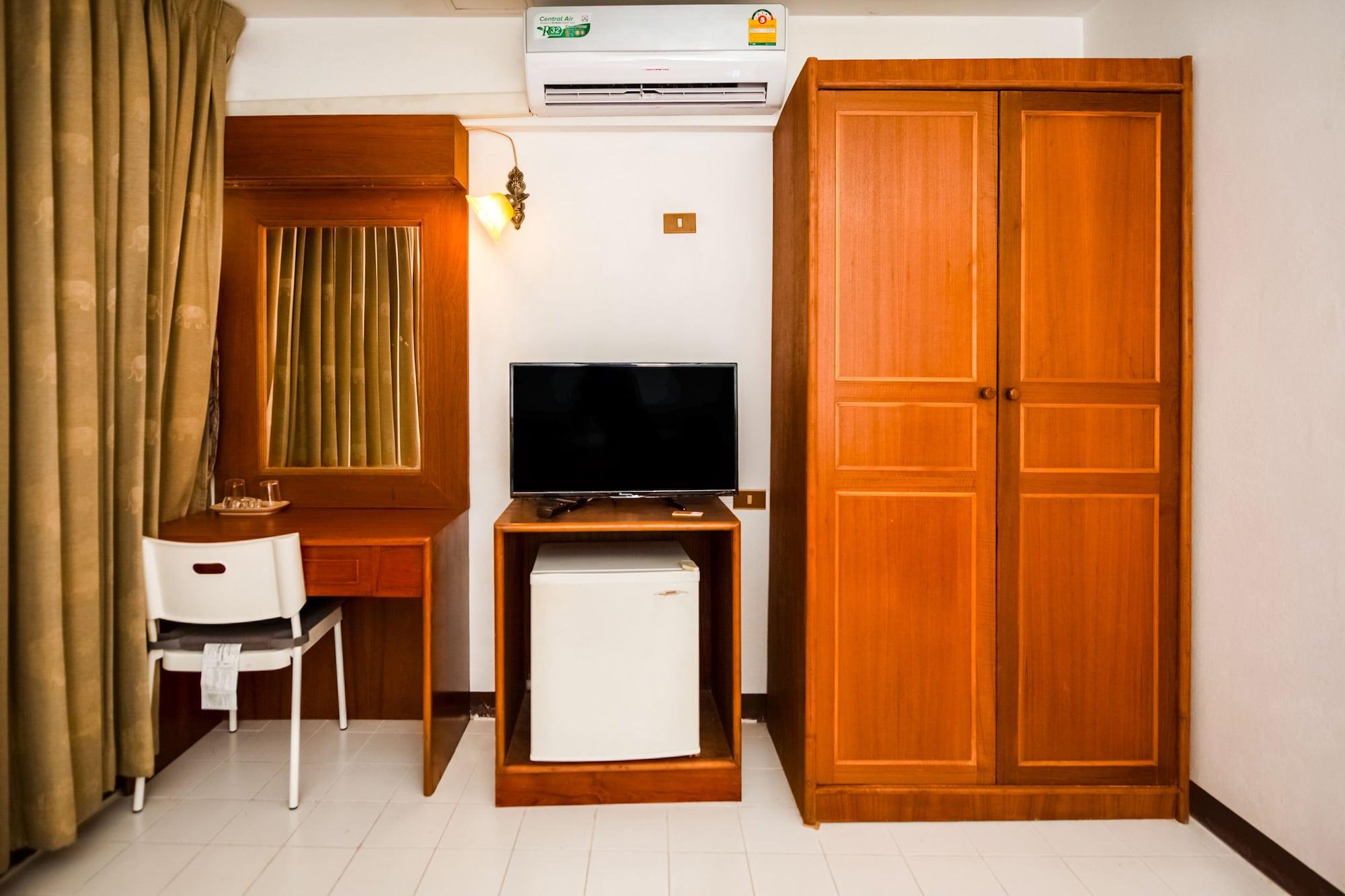 Oyo 320 Regent 2002 Guest House Phuket Exteriör bild