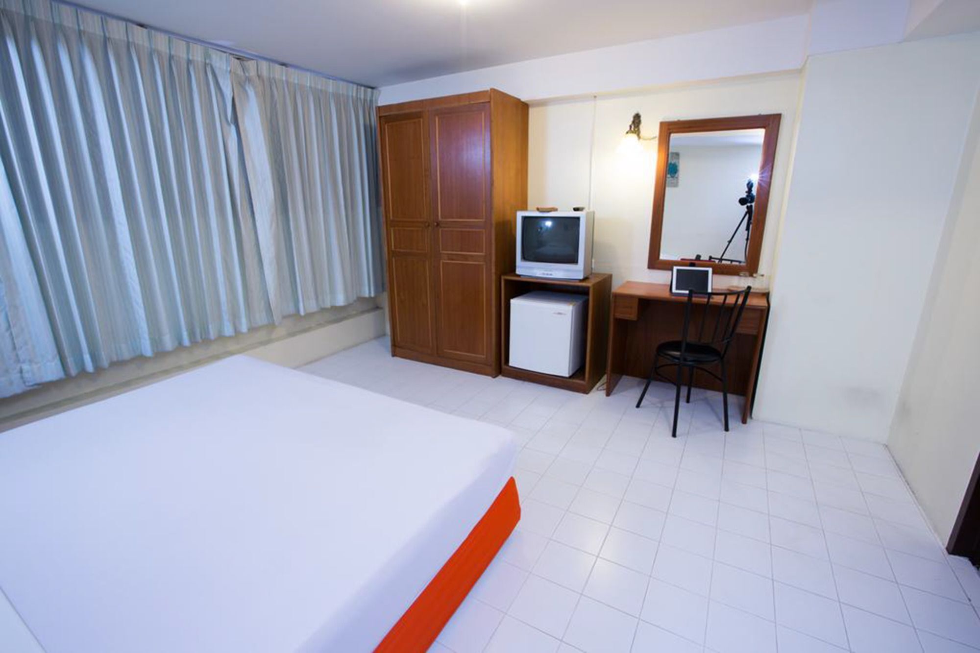 Oyo 320 Regent 2002 Guest House Phuket Exteriör bild