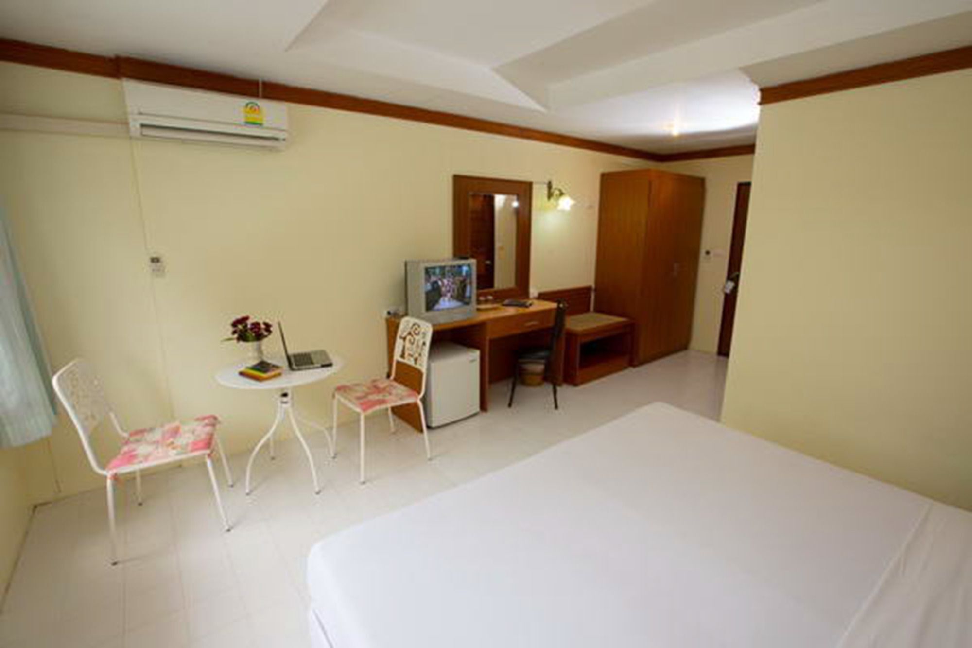 Oyo 320 Regent 2002 Guest House Phuket Exteriör bild