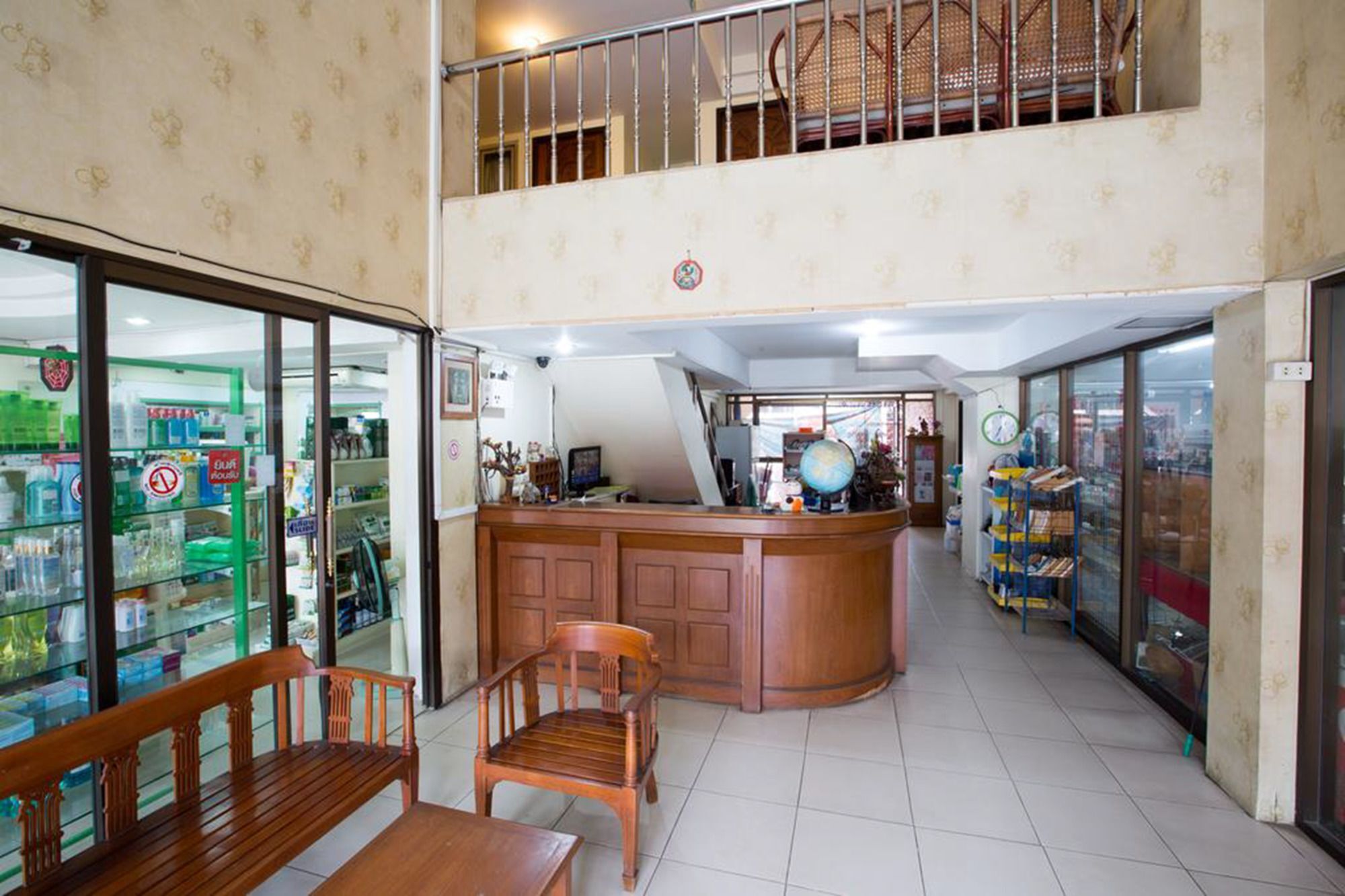 Oyo 320 Regent 2002 Guest House Phuket Exteriör bild