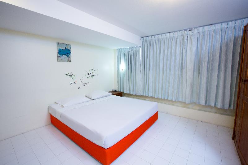 Oyo 320 Regent 2002 Guest House Phuket Exteriör bild